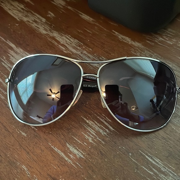 Aj Morgan Accessories - AJ Morgan silver aviator style sunglasses 3 oval pattern on arm with solid brown